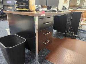 lot 12641 image: Office Desk