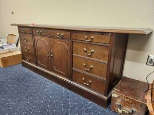 lot 12647 image: Wood Desk with Drawers and Cabinet Doors