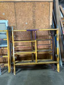 lot 20016 image: Masonry Scaffolding w Wheels