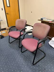 lot 12649 image: Hon Company Office Guest Chairs with Cantilever Base 2-Piece Lot