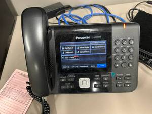 lot 20028 image: (4) Panasonic Telephones