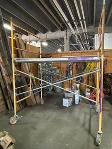 lot 20016 image: Masonry Scaffolding w Wheels