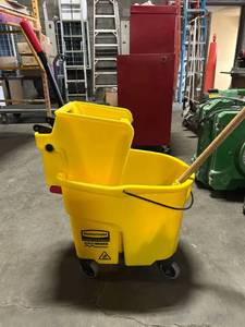 lot 20036 image: Mop Bucket