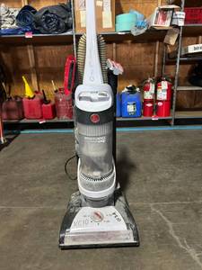 lot 20033 image: Hoover Wind Tunnel Vacuum