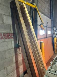 lot 20034 image: Wood Lot -2x4, 4x4