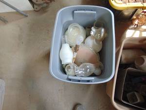lot 3495 image: Tub Full of Light Globes