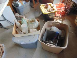 lot 3496 image: Tub and Flat Full of Vintage BottlesJars - Waterers