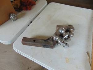 lot 3497 image: 4 drop hitch and extra 1 78 Balls
