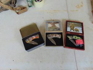 lot 3500 image: 3 Collectible Knives