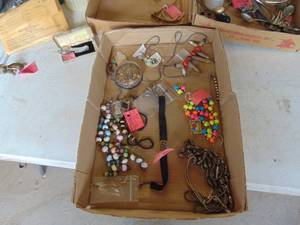 lot 3508 image: Selection of Costume Jewelry