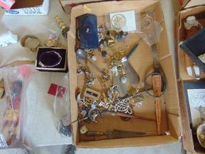 lot 3509 image: Selection of Costume Jewelry