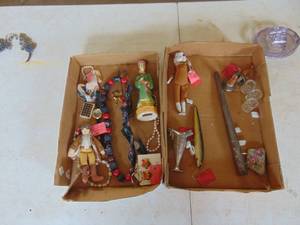 lot 3518 image: Large Fishing Lure - Figurines - Costume Jewelry and Hookah Pipe 