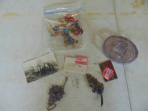 lot 3521 image: Broachs and More