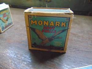 lot 3549 image: Monark - Shotgun Shell Box - some shells - see pics for condition