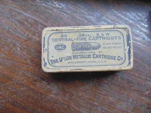 lot 3559 image: Vintage Union Metallic Cartridge Box - With Shells