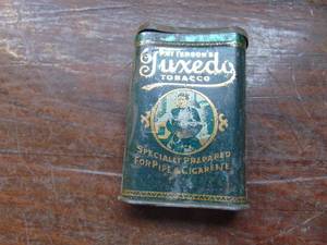 lot 3562 image: Tuxedo Tobacco Tin