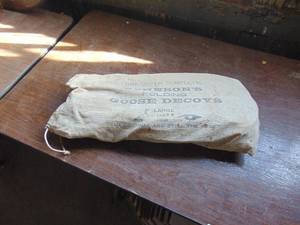 lot 3568 image: Johnsons Folding Goose Decoys - IN Bag -