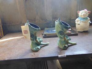 lot 3571 image: Pair of Hull Vases