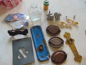 lot 3608 image: Decor - Assorted hardware - Stencils and More