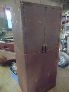 lot 3616 image: Large Metal Cabinet