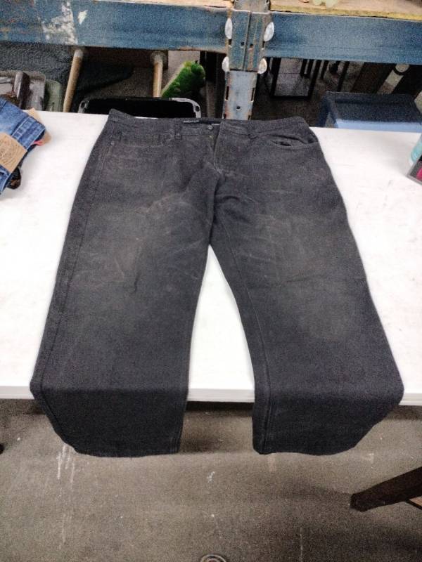 lot 62310 image: Rocawear Classic Fit Black Jeans W38
