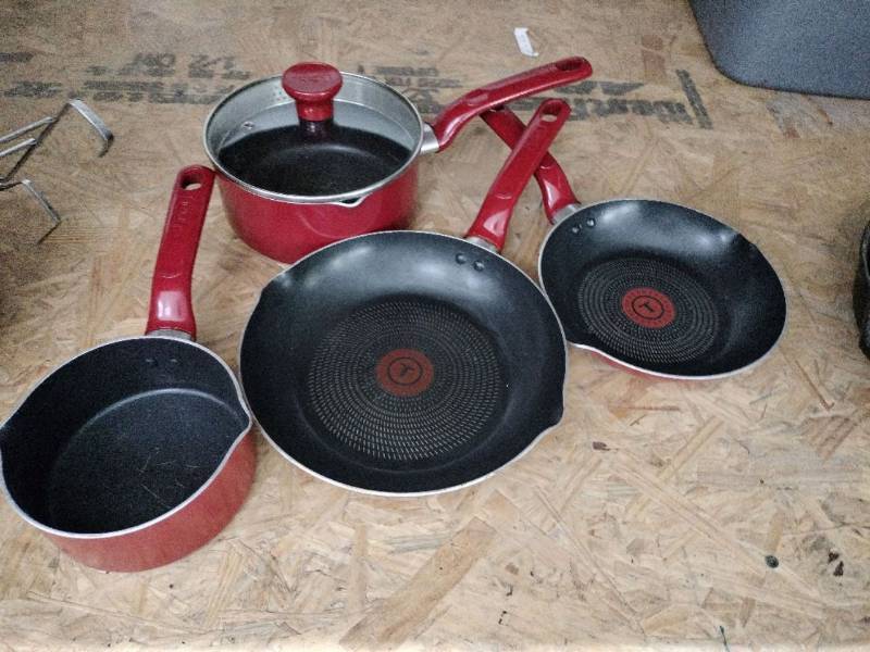lot 63578 image: T-Fal Pots and Pans Set