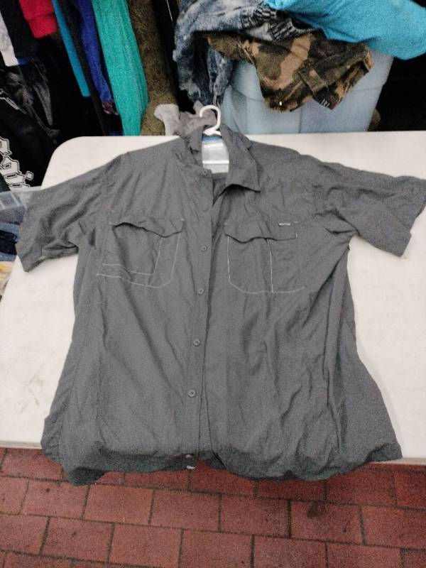 lot 63777 image: Columbia short-sleeve fishing shirt - 3X