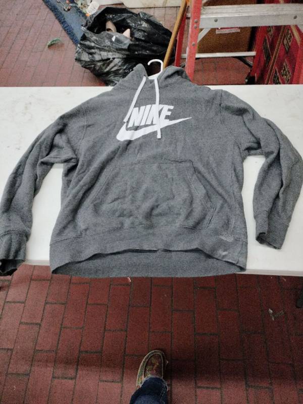 lot 59366 image: vintage grey Nike hoodie