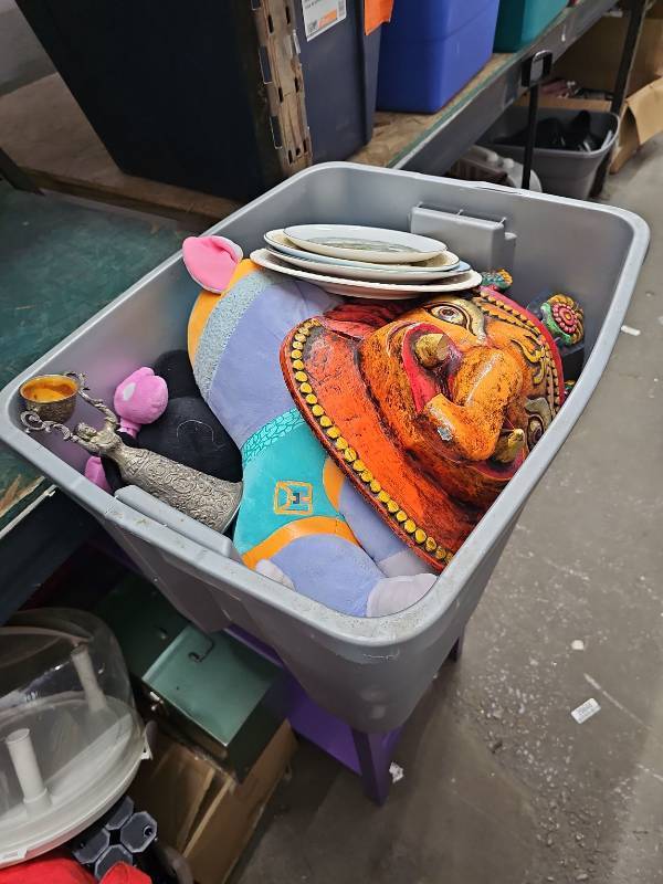 lot 62338 image: Tote of Miscellaneous Items