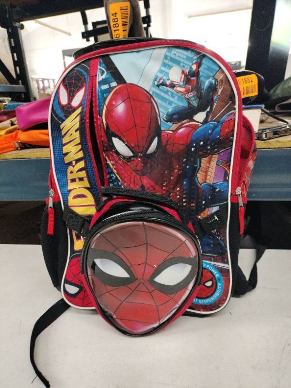 lot 58448 image: Spider-Man Kids Backpack with clip On Lunch Bag