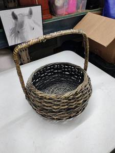 lot 62626 image: Antique Woven Decorative Basket