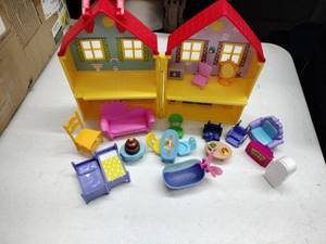 lot 62636 image: Peppa Pig Deluxe House Playset with Miscellaneous Accessories
