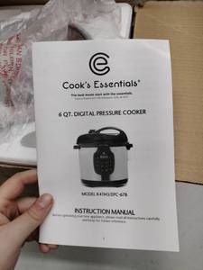 lot 62648 image: Cook��s Essentials 6 Qt. Digital Pressure Cooker