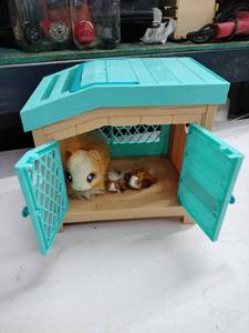 lot 62652 image: Little Live Pets Mama Surprise Playset
