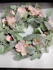 lot 62655 image: artificial floral wreath