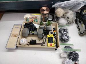 lot 62657 image: Lot of Miscellaneous Small Items