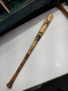 lot 62659 image: vintage wood Louisville Slugger Baseball Bat