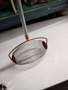 lot 62686 image: Wire Leaf Rake with Red Handle and Extendable Aluminum Shaft