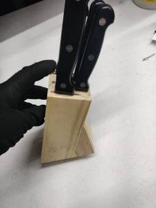 lot 62693 image: Knife Block with 5 Kitchen Knives Black Handles Wood Block