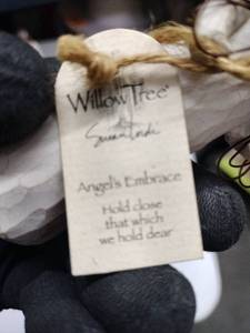 lot 62715 image: Willow Tree Figurine Collection 8 Piece Lot Angels Embrace