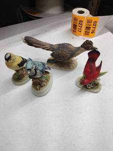 lot 62716 image: Bird Figurines Lot 4 Pieces Hand-Painted Porcelain