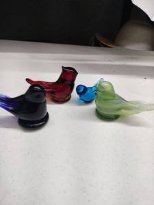 lot 62718 image: Glass Bird Figurines Set of 4 Assorted Colors