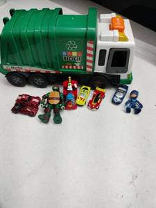 lot 62725 image: Lot of Miscellaneous toys