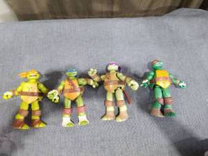 lot 1950 image: Teenage Mutant Ninja Turtles Action Figures Lot of 4