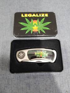 lot 1968 image: Folding Pocket Knife with Leaf Graphic Handle and Metal Tin Case