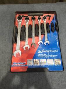 lot 1978 image: Duralast 5 Pc. Ratcheting Wrench Set Metric 8-18mm