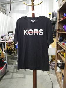 lot 1986 image: Michael Kors KORS Logo T-Shirt Black LGG
