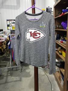 lot 1988 image: Kansas City Chiefs Long Sleeve T-Shirt Gray with Logo Size Large
