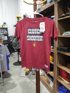 lot 1989 image: Under Armour NBA Combine Clutch Shooter T-Shirt Red Youth Medium