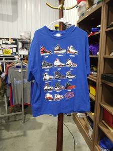 lot 1992 image: LTT Graphic T-Shirt Sneaker Timeline Blue XL MC 2001T